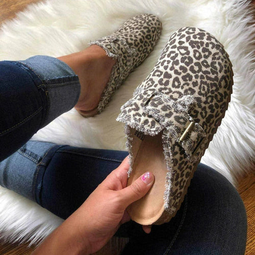 Women's Vintage Patterned Clogs – image 7